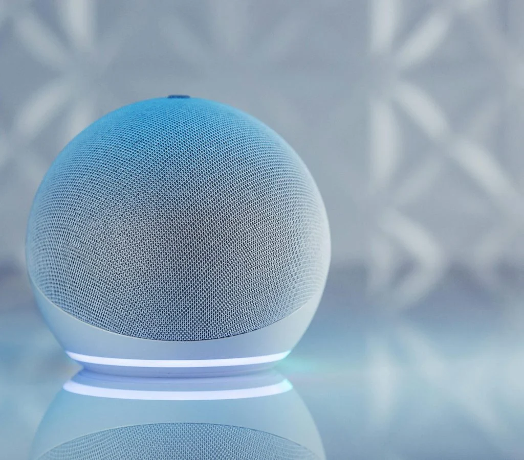 Smart speaker controlling smart home devices
