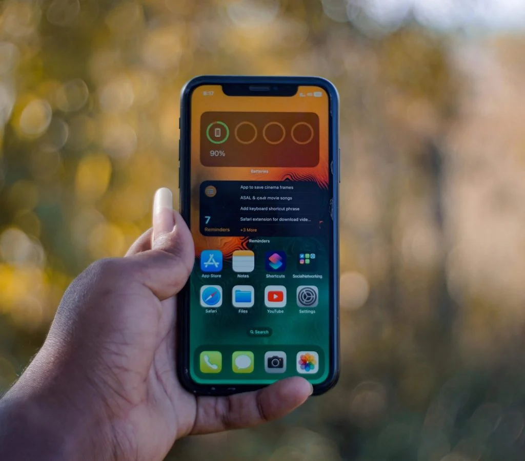 Smartphone screen timeout settings to save battery