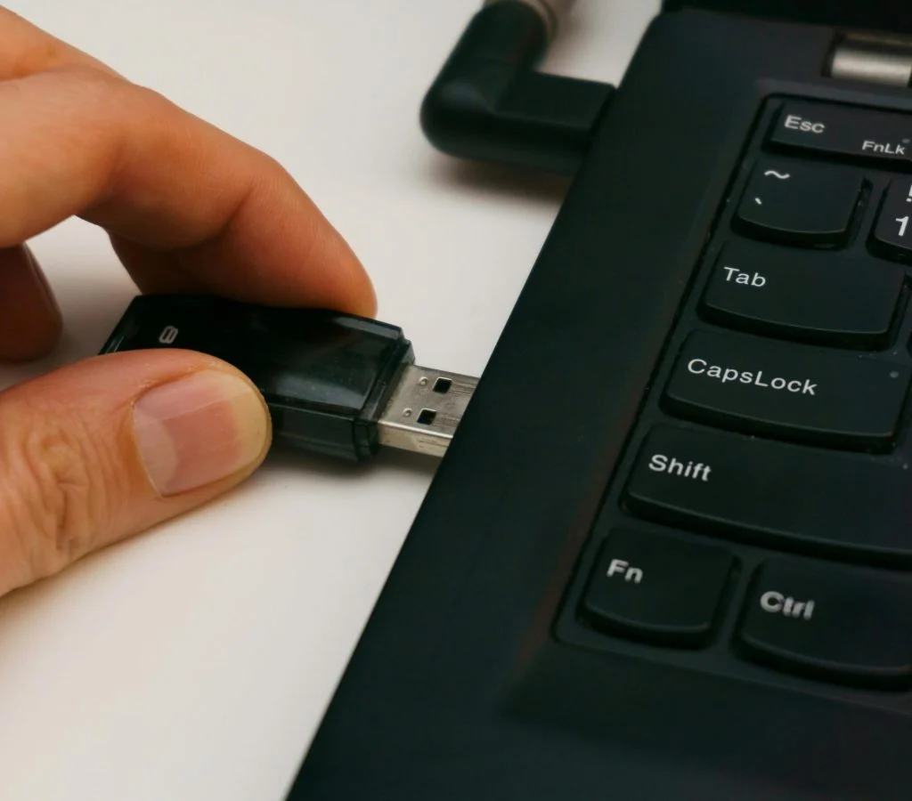 Person buying a laptop and checking storage options