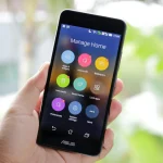 Organized smartphone screen with folders and minimal icons