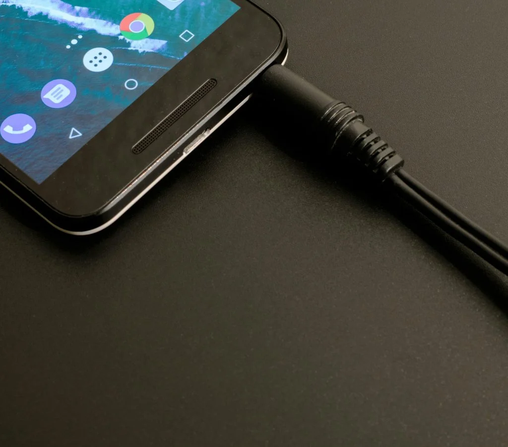 Smartphone with low battery indicator