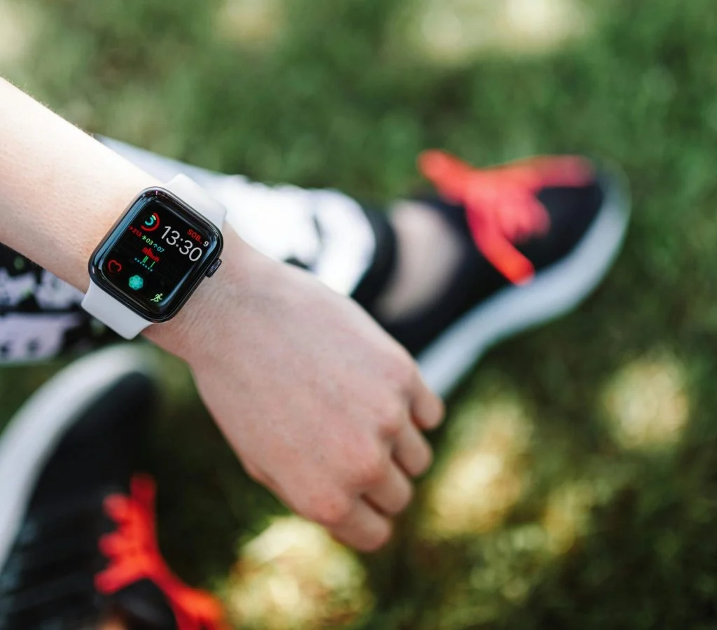 Illustration of a smartwatch with health sensors tracking data