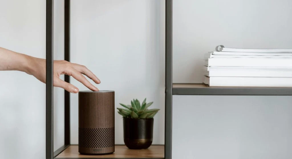 Smart speaker controlling smart home devices