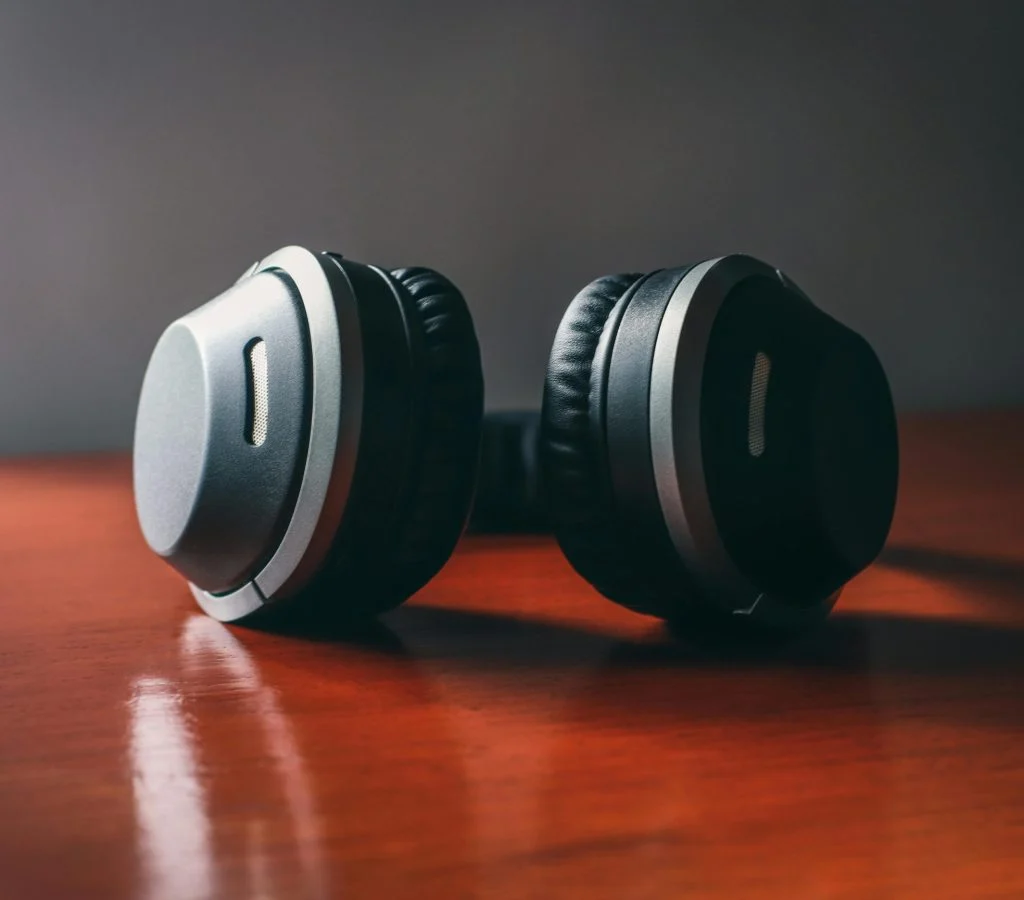 Bluetooth wireless headphones usage example