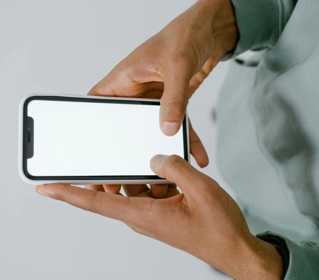 Image of a smartphone with one-handed mode enabled