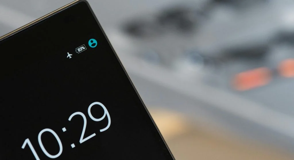 Low battery warning on smartphone