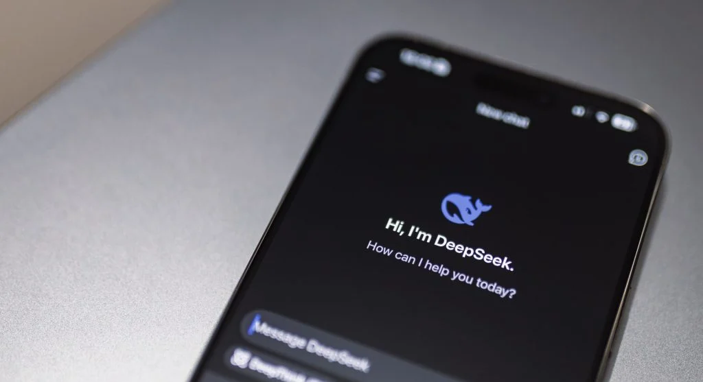 Phone predicting user behavior suggestions