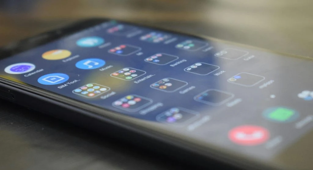 simple smartphone home screen layout