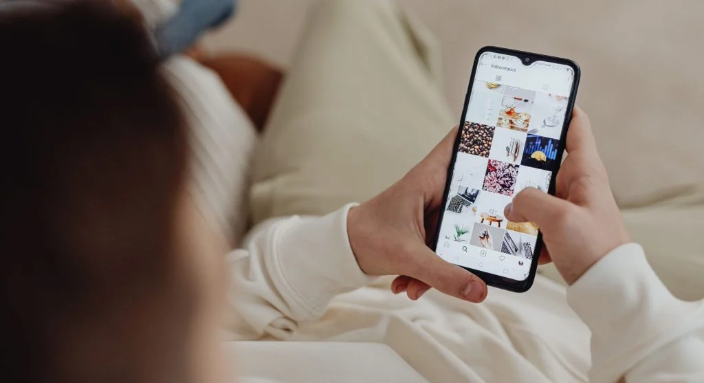 Endless scrolling behavior on smartphone