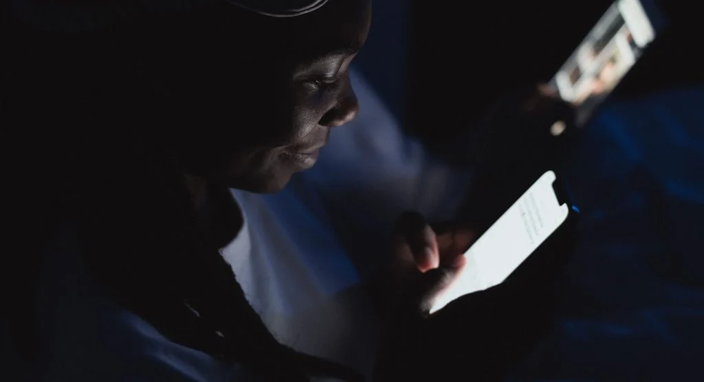 Immersive phone usage at night